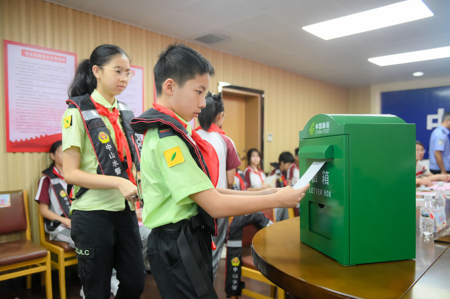 学习会场：青少年致敬戍边卫士的一封信1.jpg